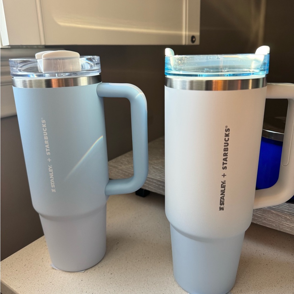 Stanley Blue and White Mug Set